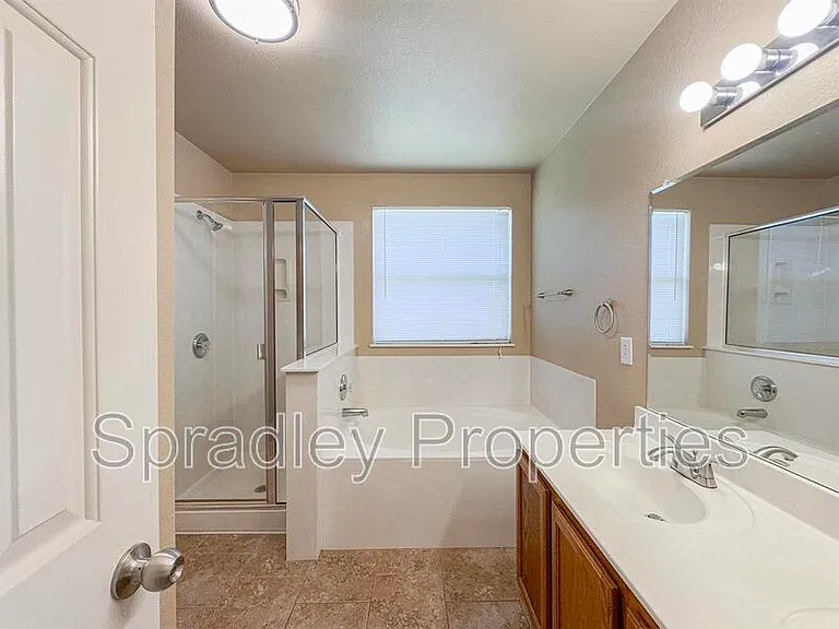 212 Avrshire Ln — Photo 13