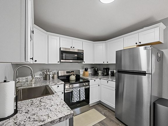 4th image of 720 18th Ave APT 4