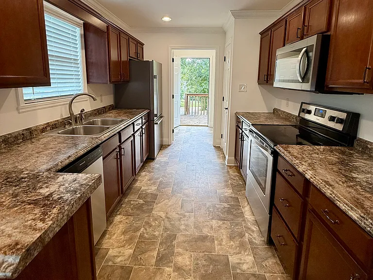 2312 Lawson Ave — Photo 3