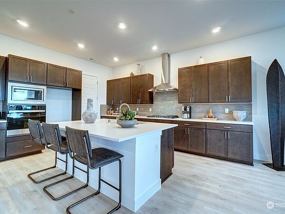 3rd image of 14932 209th Avenue Ct E