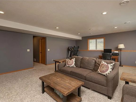 5th image of 1939 Fieldstone Rd SW