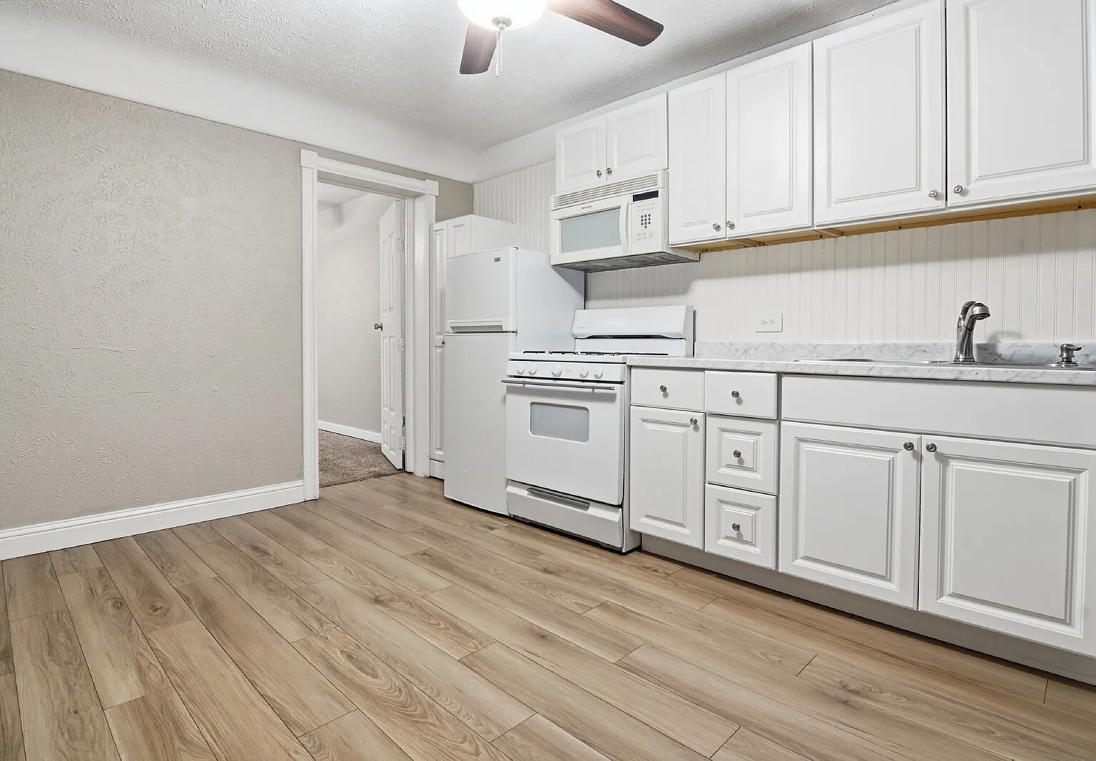 1 bed, 1.0 bath, 368 sqft, $1,146 — Photo 1