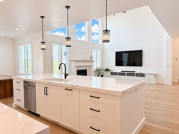 11ft Island with Ceramic Sink