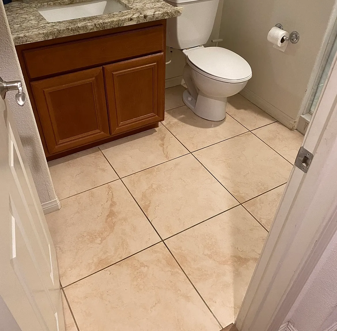 6 bed, 4200 sqft, $1,299 — Photo 2