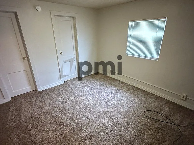 1311 E 11th St #4 — Photo 16