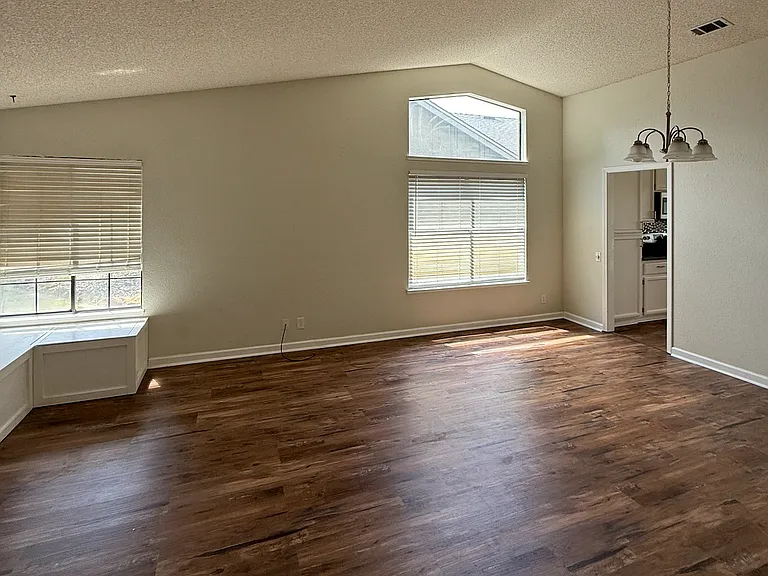 520 Lupine Cir — Photo 3