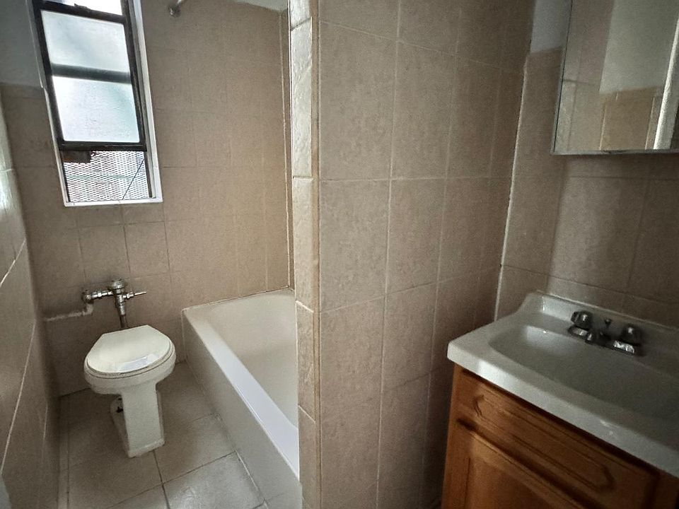 1st image of 319 Hooper St APT 2B