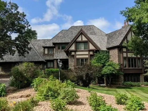 2800 Woods Trl N, Burnsville, MN 55306