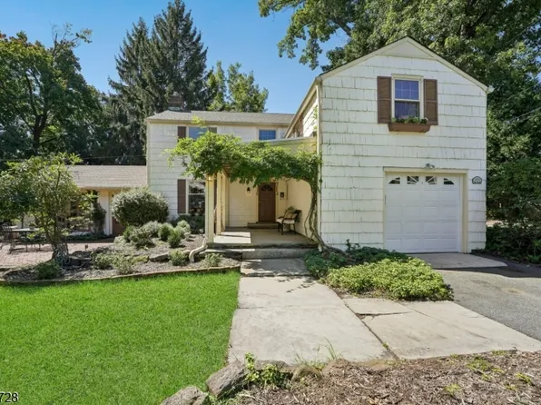 1 Seneca Pl, Montclair Twp., NJ 07043