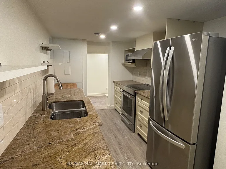 3 Whitewood Rd #LOWER — Photo 2