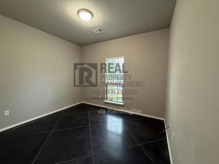 7620 Legacy Pkwy — Photo 14