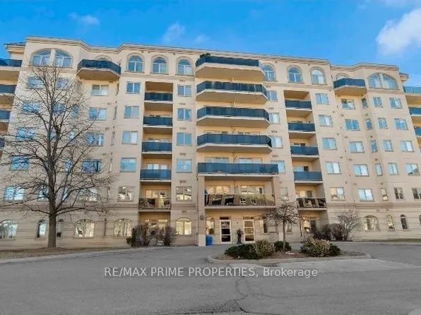 7 Dayspring Cir #304, Brampton, ON L6P 1B8