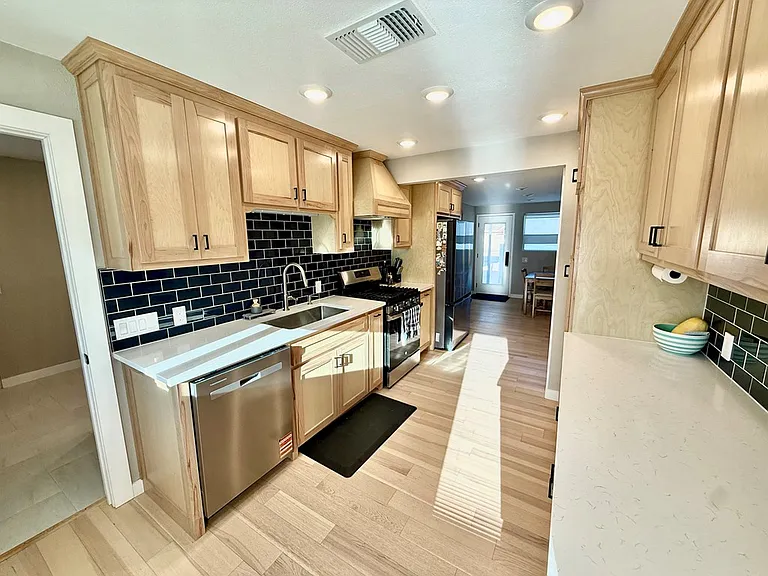 200 Santa Rita Dr — Photo 16