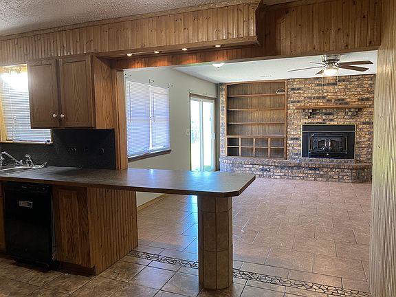 5th image of 429 E Hillcrest Ln