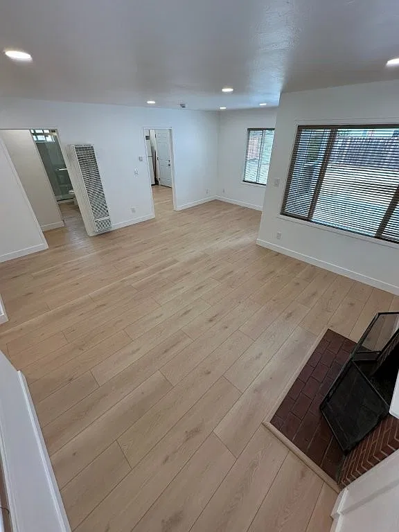 3 bed, 1000 sqft, $3,350 — Photo 2
