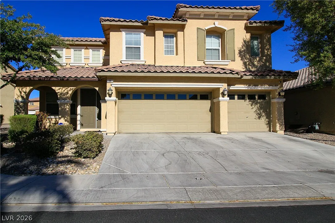 5 bed, 3.0 bath, 3732 sqft, $3,300 — Photo 2