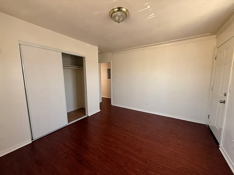 4313 Euclid Ave — Photo 2