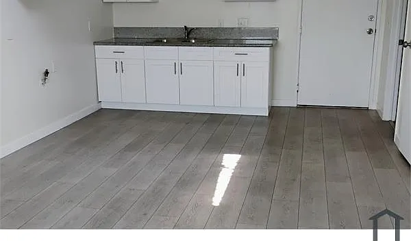 2505 Hancock St #208 — Photo 3