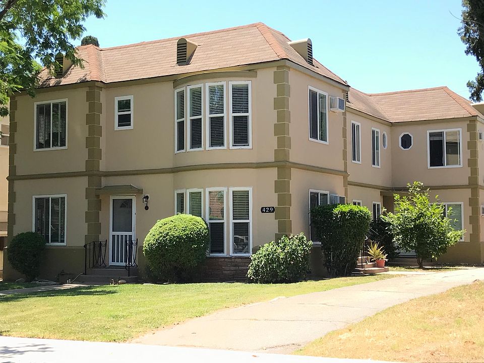 4 unit building - Unit C is upstairs in the back