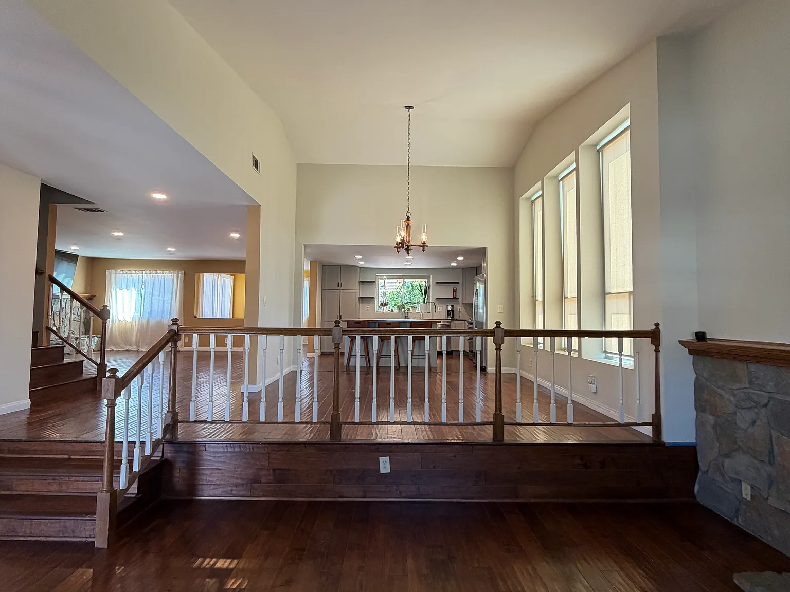 4 bed, 2711 sqft, $4,800 — Photo 3