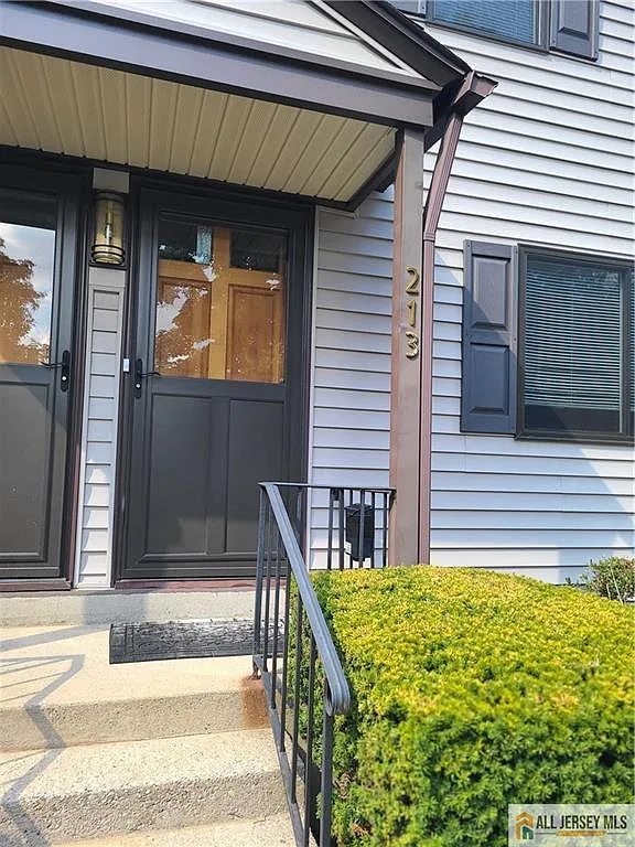 2 bed, 1.0 bath, $2,700 — Photo 3