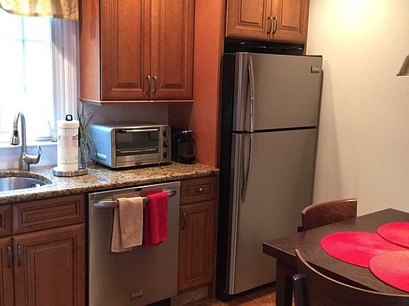 5th image of 666 Bloomfield Ave APT 22