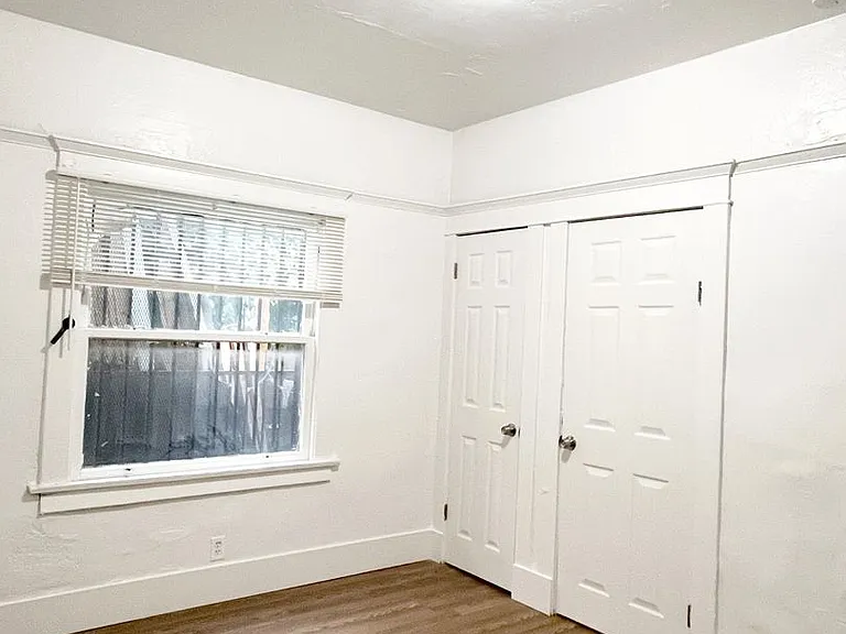 Vernon Ave - 458 — Photo 23