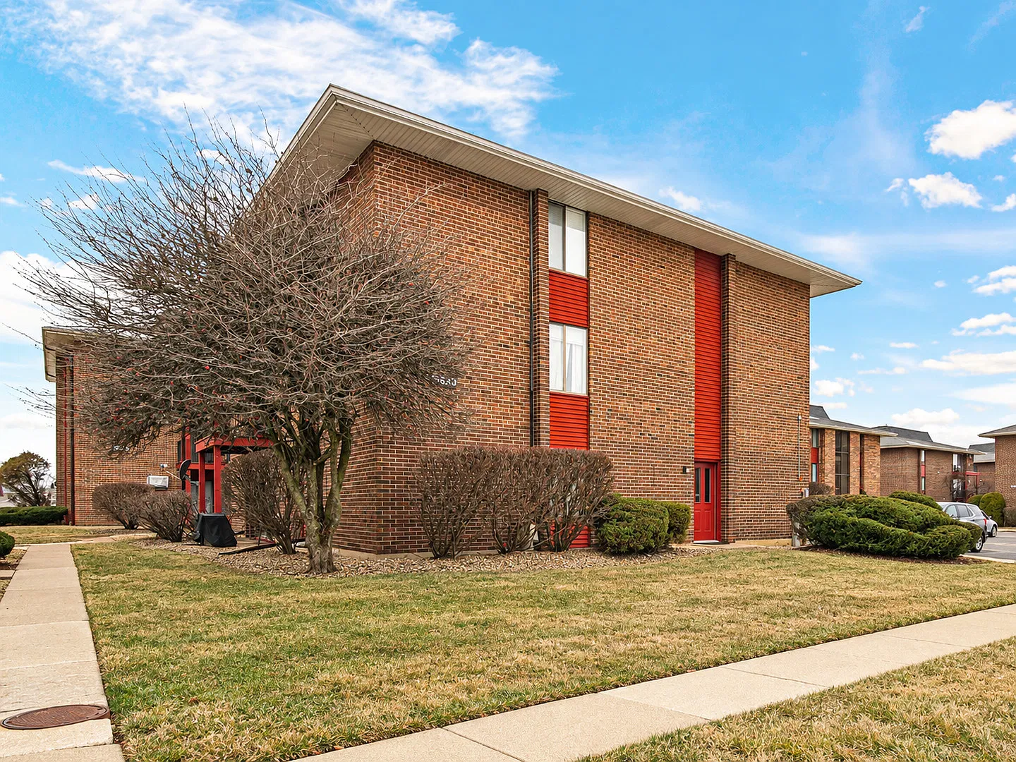 2 bed, 1000 sqft, $1,900 — Photo 1