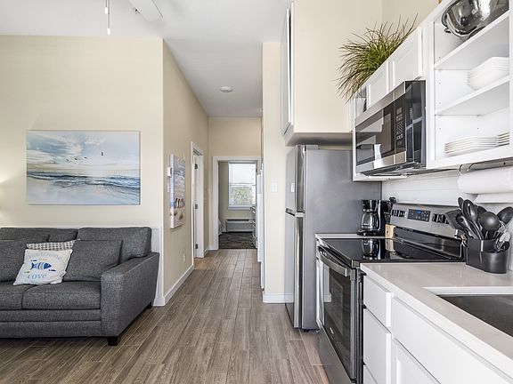 3rd image of 15034 Aruba Dr #201