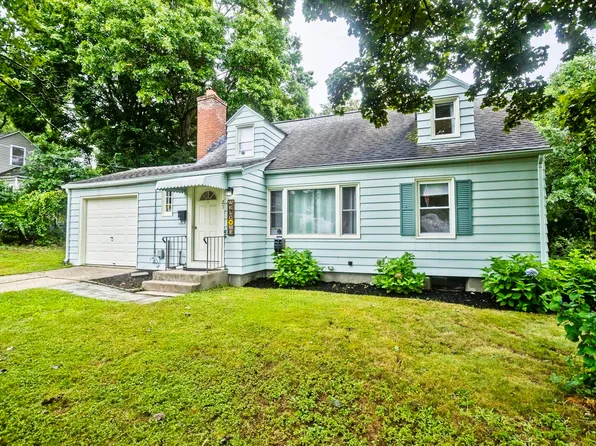 27 Lexington Ave, South Hadley, MA 01075