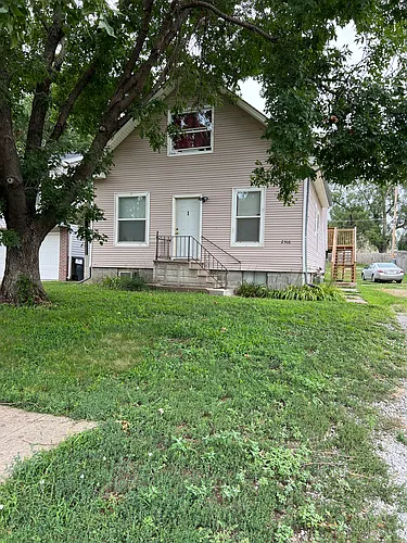 2516 NW 8th St #4 Photo 1