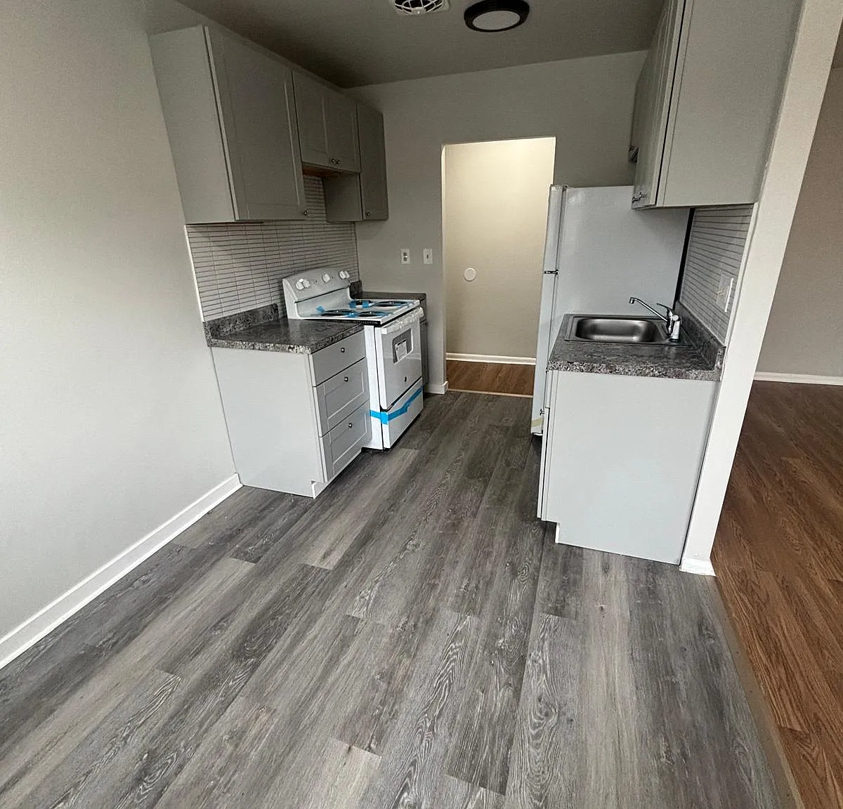 1 bed, $1,423 — Photo 2