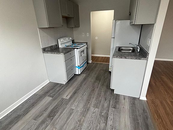 Kitchen & Dining