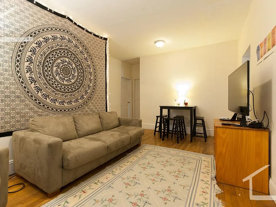 60 Thatcher St #3C