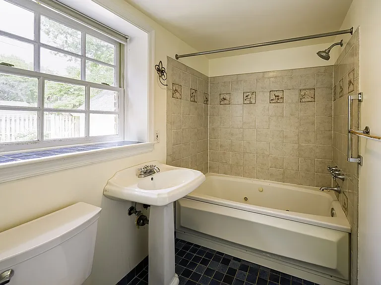 4441 Brandywine St NW — Photo 48