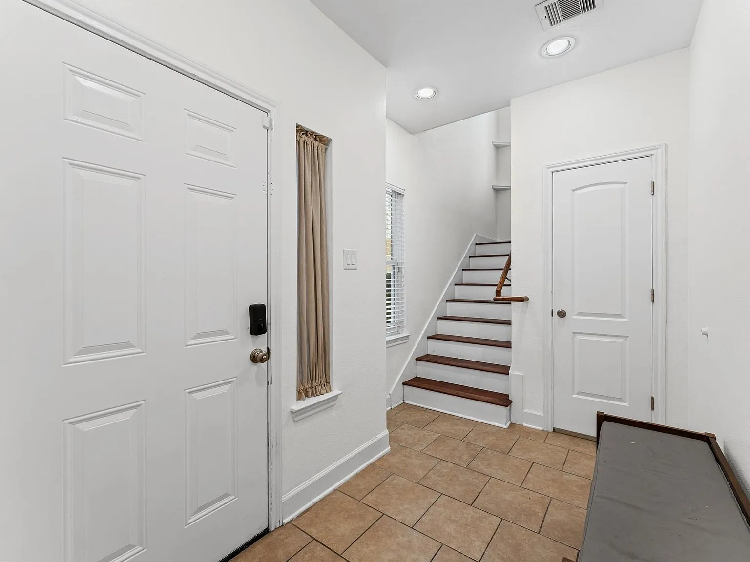 2 bed, 2.5 bath, 1524 sqft, $1,900 — Photo 4