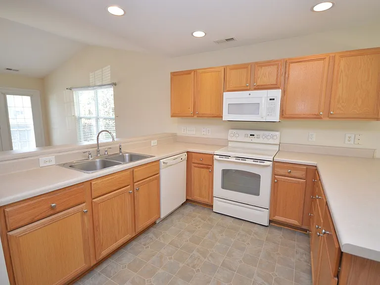 3615 Bison Hill Ln — Photo 8
