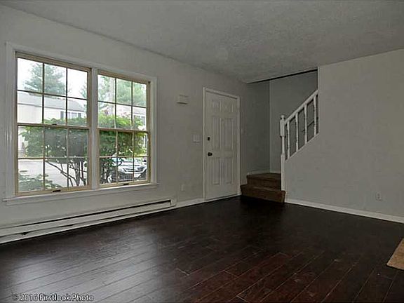 4th image of 29 Riverwoods Ct