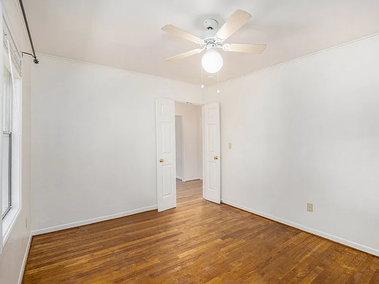 1542 Bay St. - 2 bedroom | 1 bath | Large backyard — Photo 10