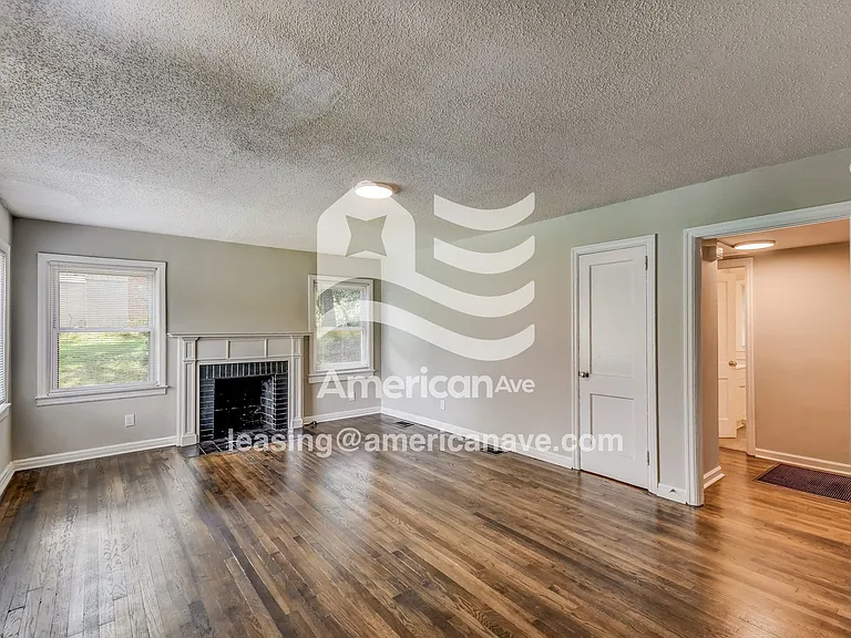 1716394_003_living_room_12862409.jpg