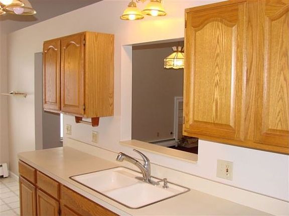 4th image of 555 Oak Hollow Dr
