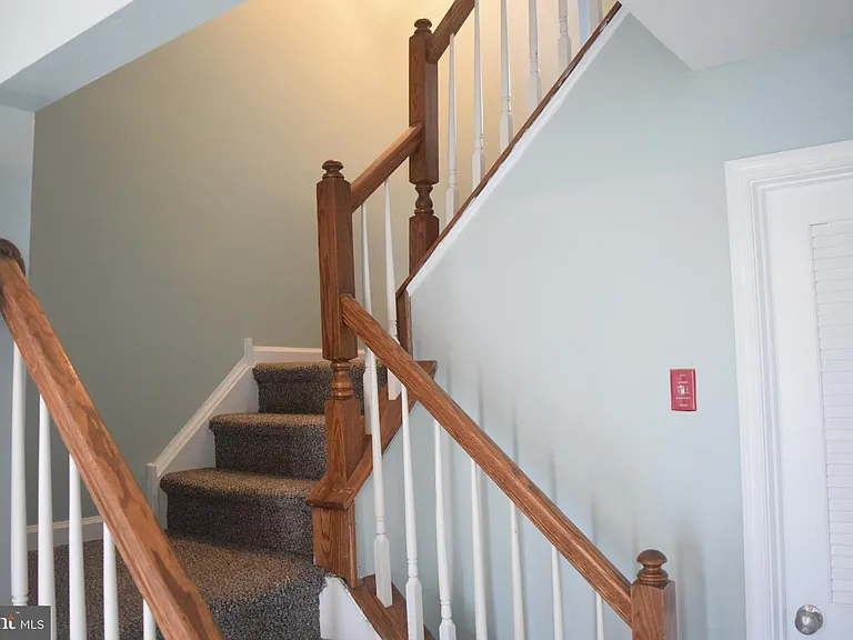 326 Larose Dr — Photo 6