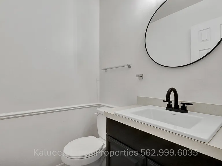1st Floor Guest Bath