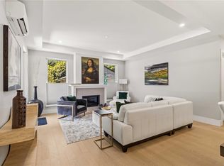990 Doumac Ave #301, Saanich, BC V8Y1M4