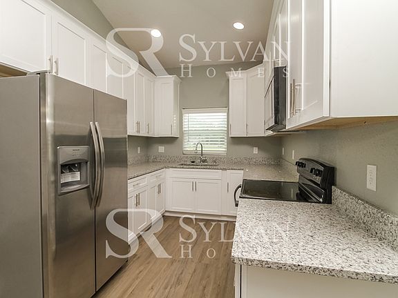 5th image of 1324 S Oleander Ave