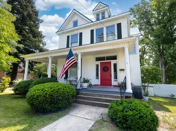 205 Brunswick Ave, Blackstone, VA 23824