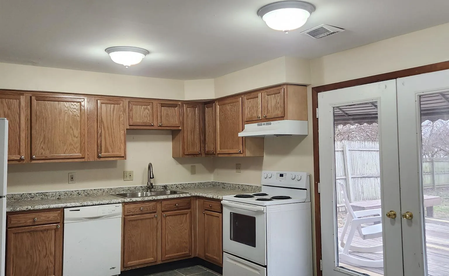 4 bed, 2292 sqft, $1,895 — Photo 2