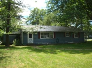 1001 Poplar St, Marshall, IL 62441