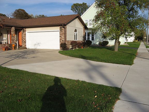 5th image of 406 Oak St