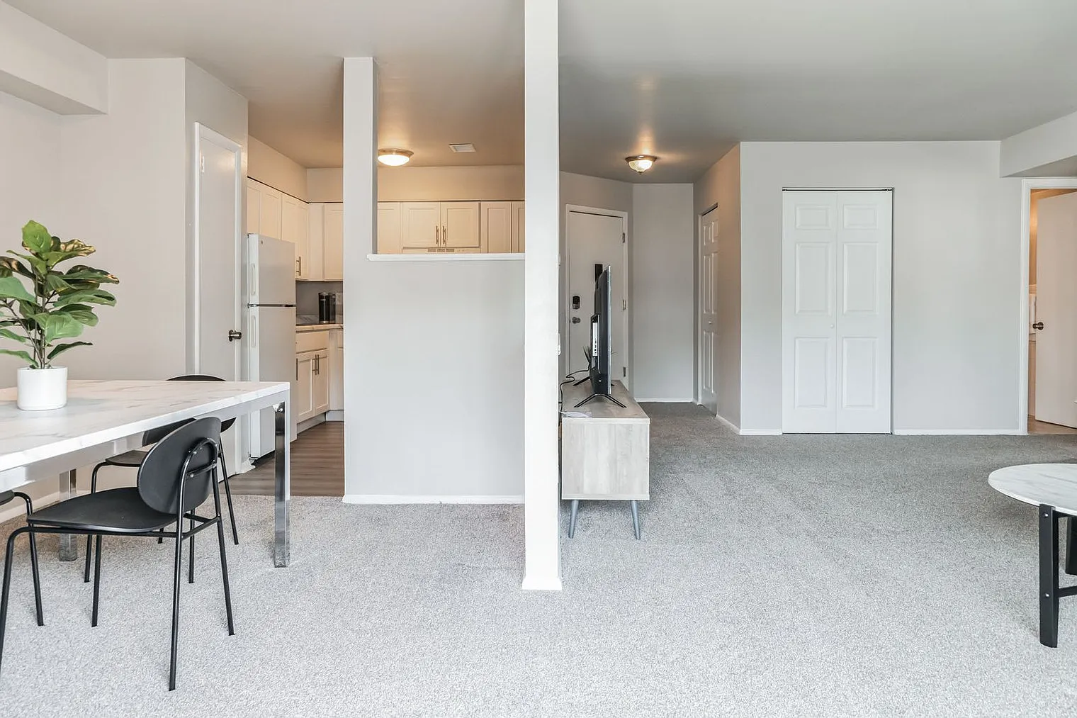 2 bed, 2.0 bath, 990 sqft, $3,300 — Photo 2